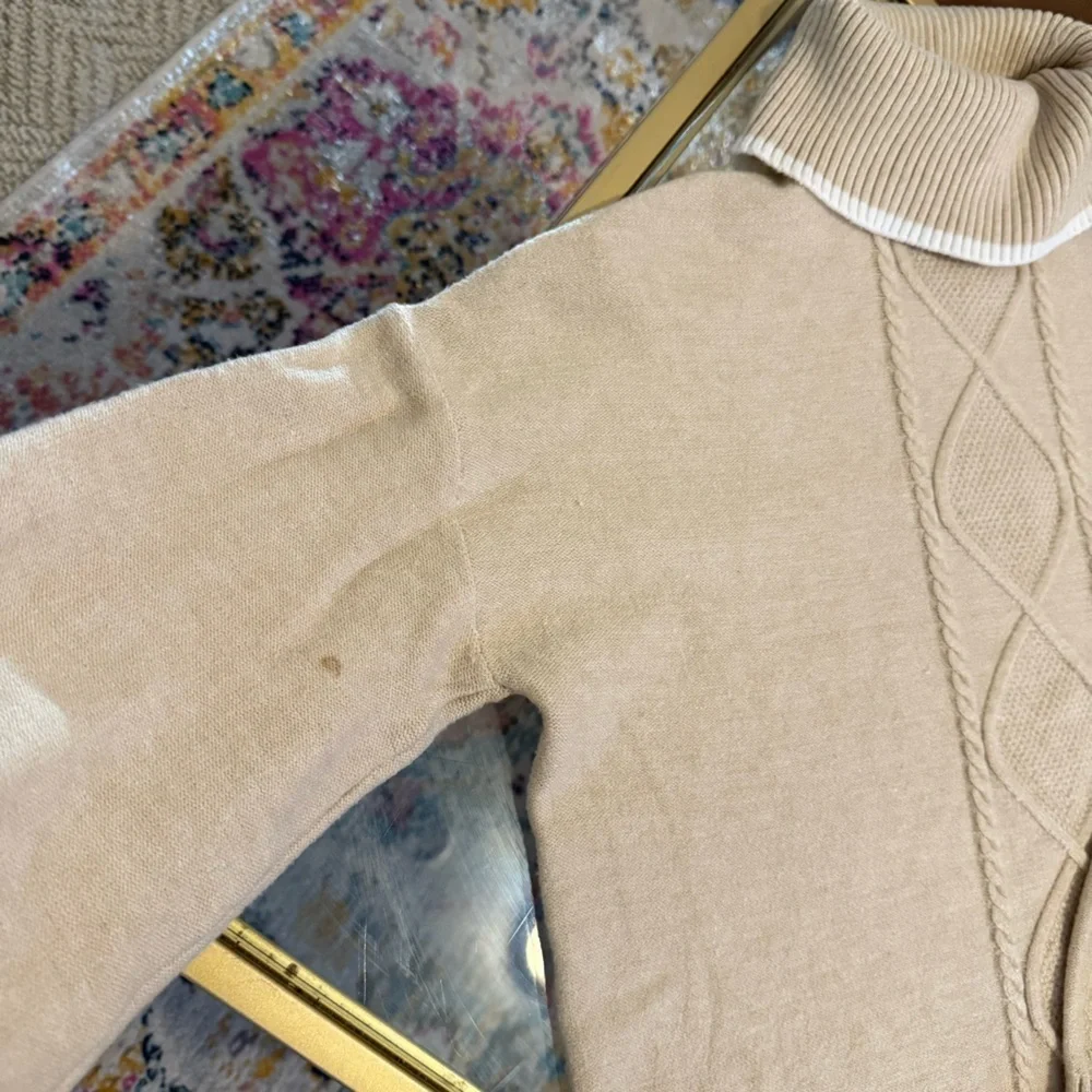 Badgley Mischa Mockneck Oversized Cable-Knit Sweater Cream w/ White Small - Picture 10 of 10